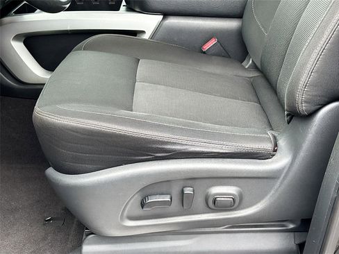 Used 2017 Nissan Titan SV RWD image 22