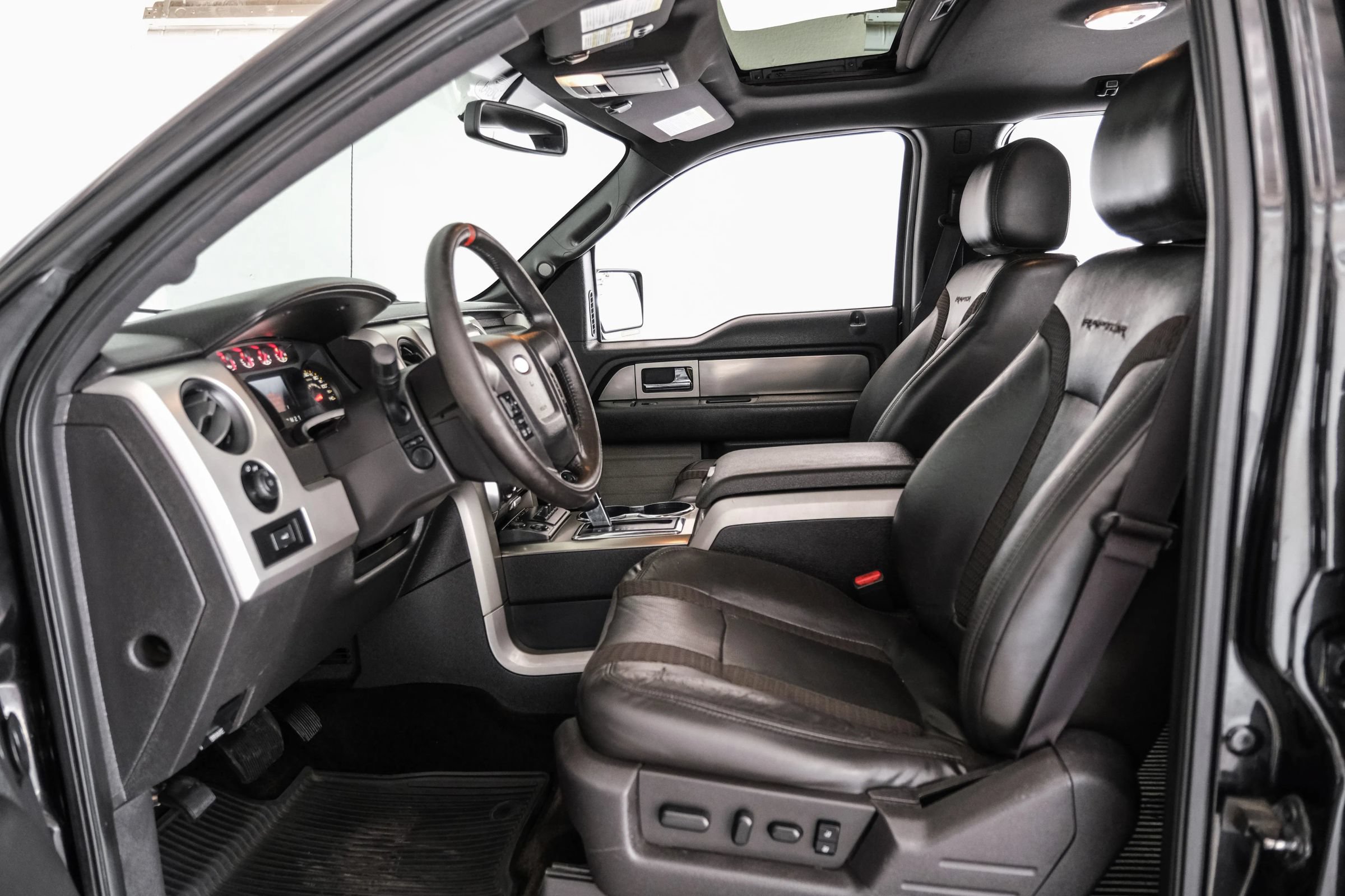 Used 2014 Ford F150 Raptor w/ Equipment Group 801A Luxury AWD/4WD image 4