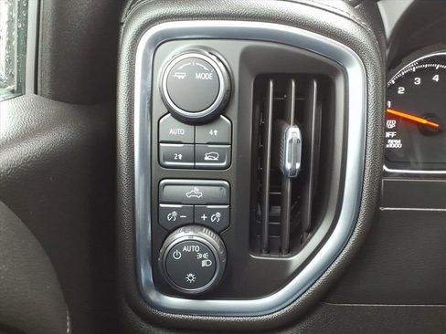 Used 2021 Chevrolet Silverado 1500 LT image 17