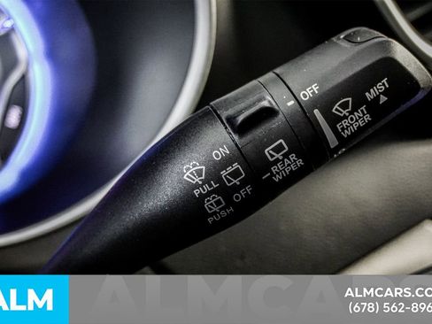 Used 2024 Chrysler Pacifica Touring-L image 29