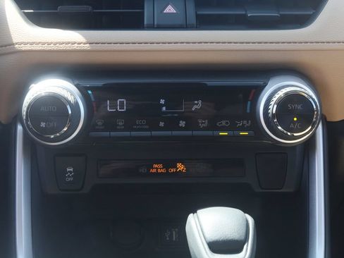 Used 2024 Toyota RAV4 XLE AWD/4WD image 30