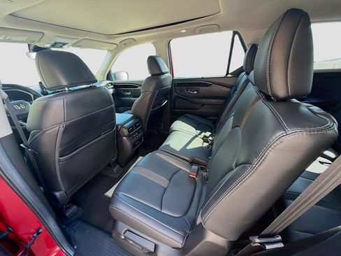 Certified 2024 Honda Pilot Touring image 24