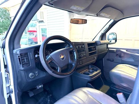 Used 2013 Chevrolet Express 2500 RWD image 11