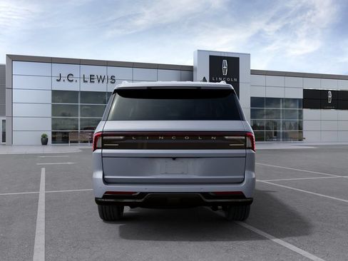 New 2027 Lincoln Navigator L Reserve AWD/4WD image 5
