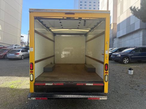 Used 2015 GMC Savana 3500 image 9