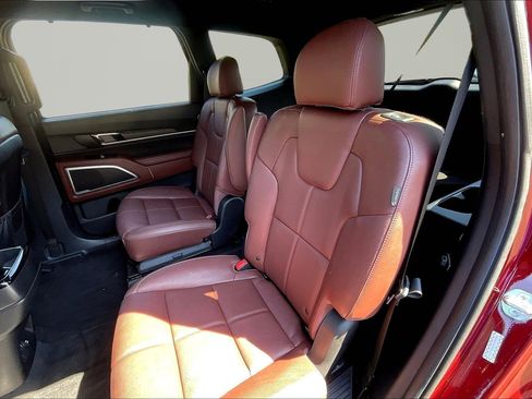 Used 2023 Kia Telluride EX w/ EX Captain's Chair Package AWD/4WD image 22