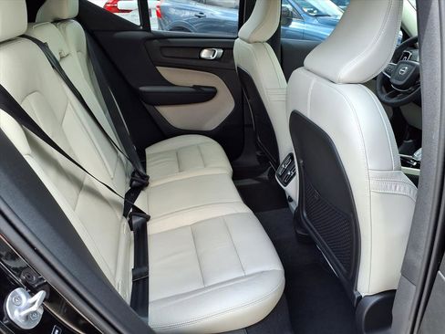 Certified 2024 Volvo XC40 B5 Plus image 15