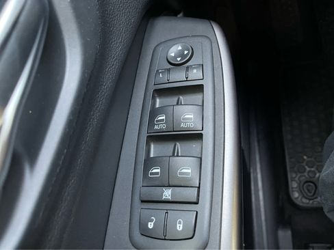 Used 2019 Jeep Cherokee Latitude Plus w/ Cold Weather Group image 20