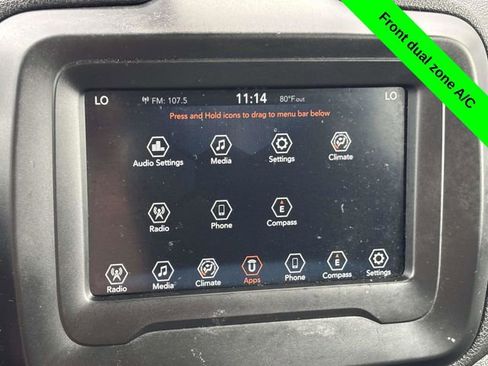 Used 2018 Jeep Renegade Latitude FWD image 16