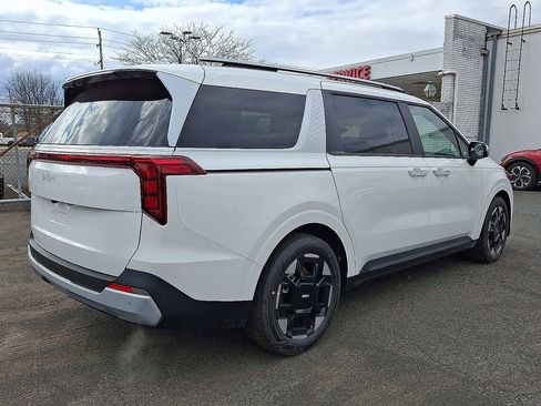 New 2025 Kia Carnival EX image 4