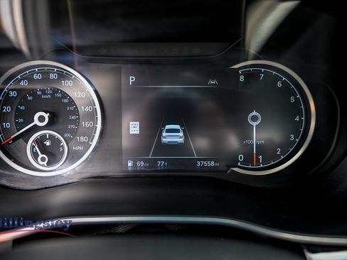 Used 2025 Genesis G70 2.5T AWD/4WD image 9