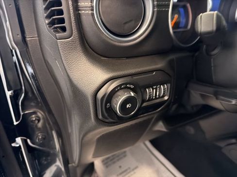 Used 2021 Jeep Wrangler Unlimited Sahara w/ Uconnect 4C Nav & Sound Group AWD/4WD image 18