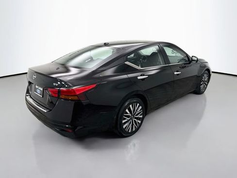 Used 2023 Nissan Altima 2.5 SV FWD image 7