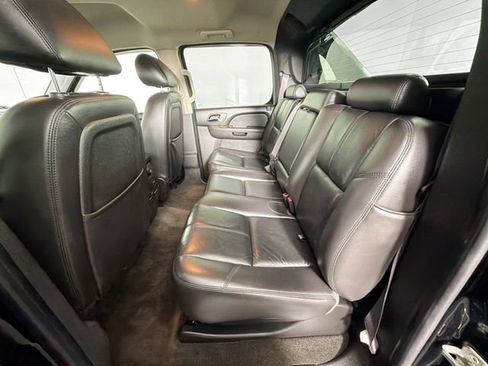 Used 2011 Chevrolet Avalanche LT w/ Luxury Package AWD/4WD image 23