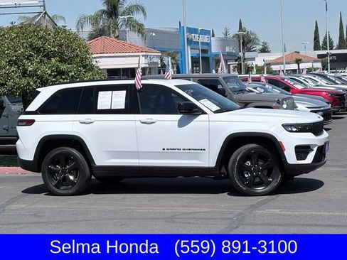 Used 2023 Jeep Grand Cherokee Altitude AWD/4WD image 4