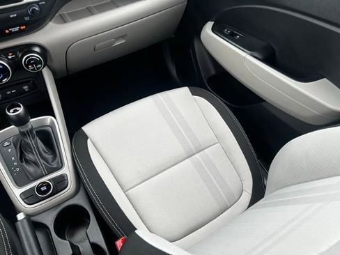 Certified 2025 Hyundai Venue SEL image 16