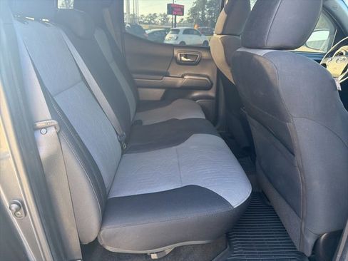 Used 2022 Toyota Tacoma TRD Sport image 13