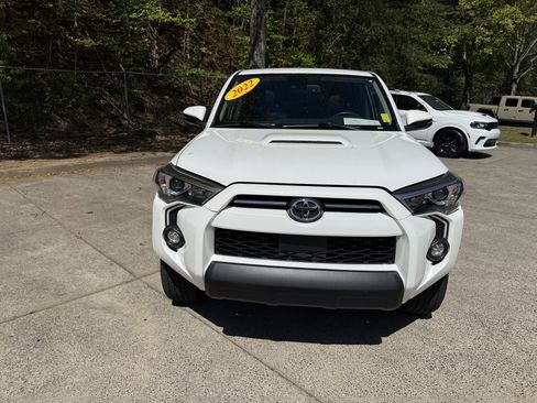 Used 2022 Toyota 4Runner TRD Off-Road Premium w/ Moonroof Package AWD/4WD image 2