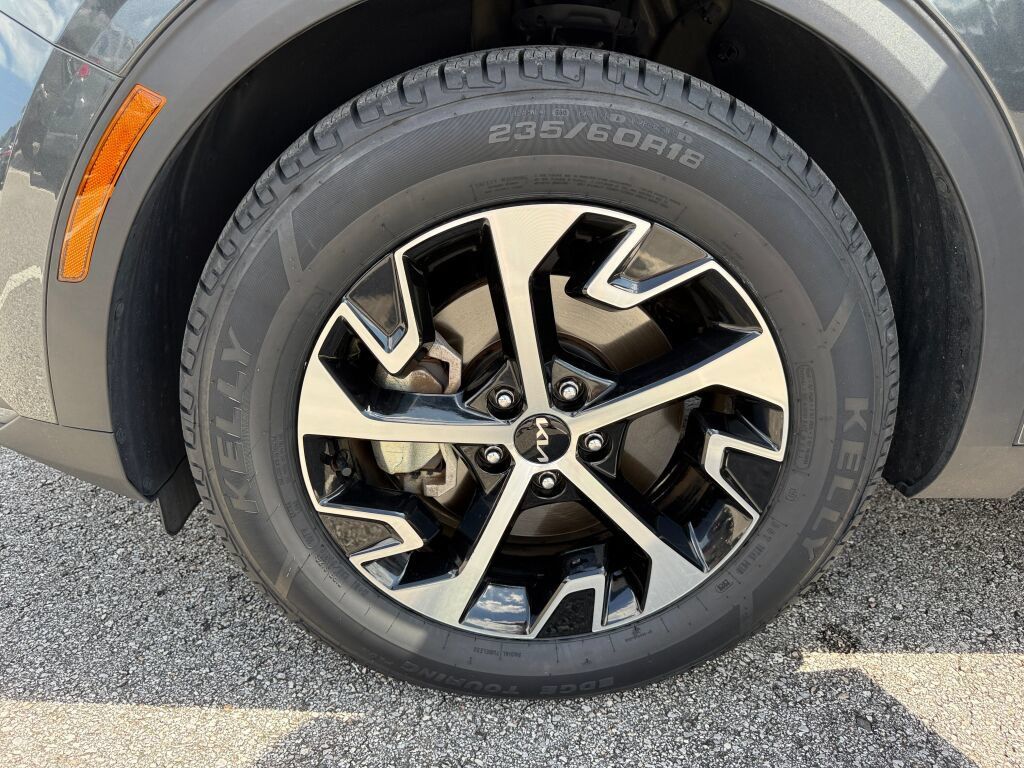 Used 2025 Kia Sportage EX FWD image 34