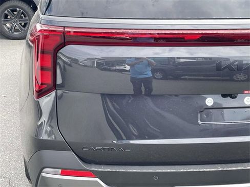 New 2026 Kia Carnival SX w/ SX Dark Edition Package image 10
