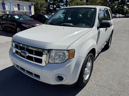 Used 2010 Ford Escape XLS image 1