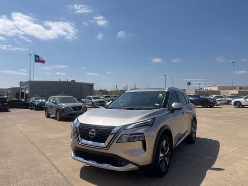 Certified 2022 Nissan Rogue Platinum w/ Head-Up Display Package image 7