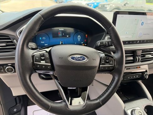 Used 2023 Ford Escape Platinum w/ Premium Technology Package AWD/4WD image 24