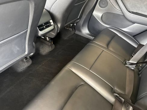 Used 2021 Tesla Model Y Long Range image 25