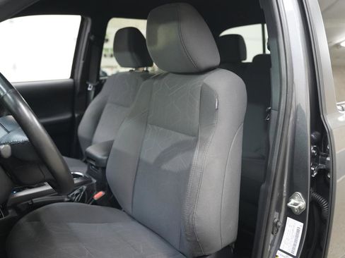 Used 2018 Toyota Tacoma TRD Sport image 25