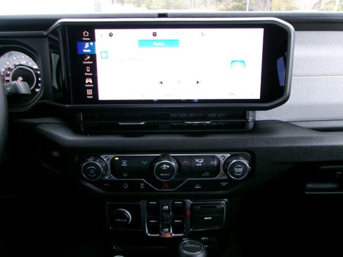 New 2026 Jeep Gladiator Sport image 15