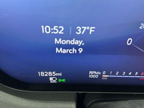 Used 2025 Buick Enclave Preferred image 6