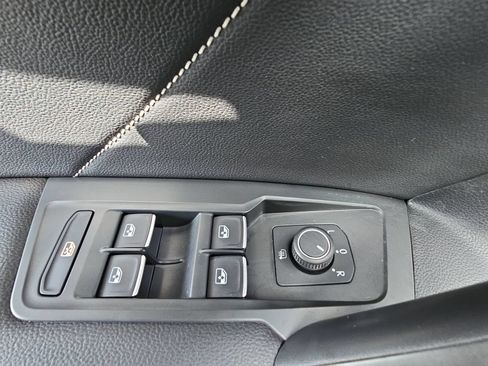 Used 2023 Volkswagen Tiguan SE w/ Panoramic Sunroof Package FWD image 26