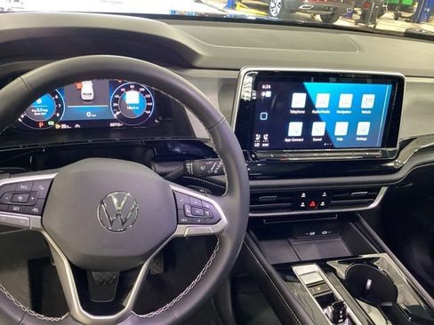 Used 2024 Volkswagen Atlas Cross Sport SE AWD/4WD image 7