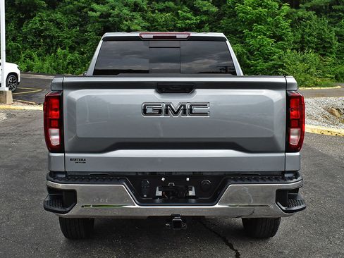 Used 2023 GMC Sierra 1500 SLE w/ Preferred Package AWD/4WD image 7