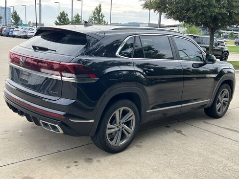 Certified 2024 Volkswagen Atlas Cross Sport SEL R-Line AWD/4WD image 10
