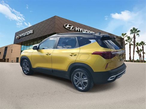 Used 2023 Kia Seltos S w/ Navigation Package image 2