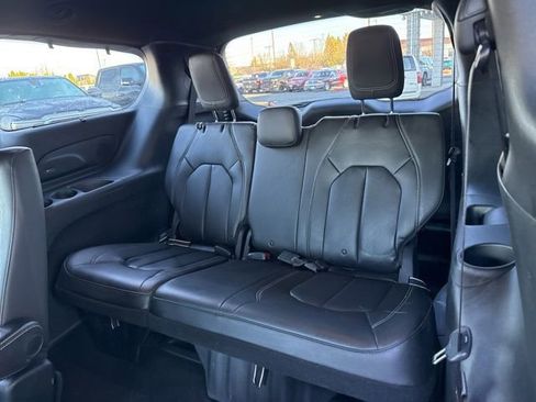 Used 2018 Chrysler Pacifica Touring-L w/ Premium Audio Group image 19
