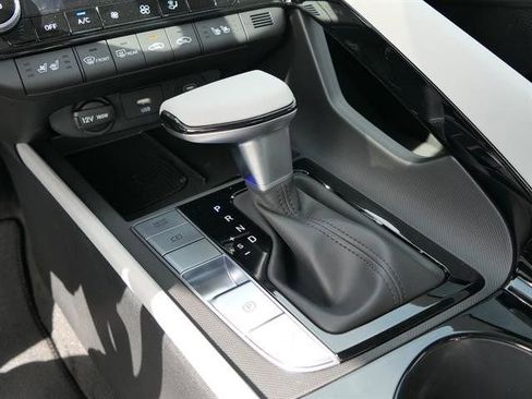 New 2025 Hyundai Elantra Limited image 21