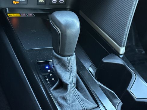 Used 2025 Toyota Camry Hybrid image 20