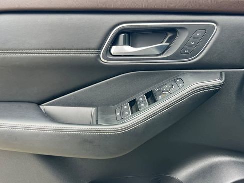 Used 2021 Nissan Rogue SL w/ Premium Package image 13