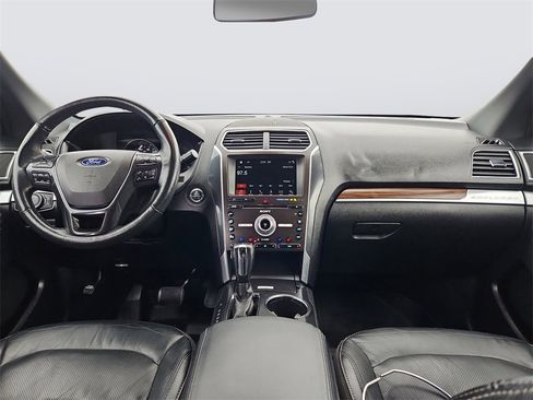 Used 2018 Ford Explorer Limited image 11