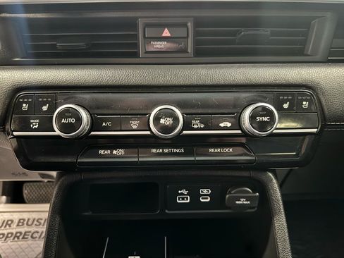 Used 2025 Honda Pilot Elite image 18