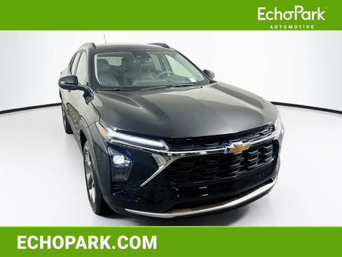 Used 2026 Chevrolet Trax LT FWD image 1