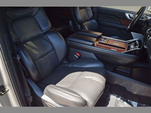 Used 2020 Lincoln Navigator Reserve w/ Luxury Package AWD/4WD image 29