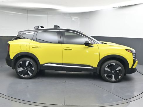 Used 2026 Nissan Kicks SR image 9