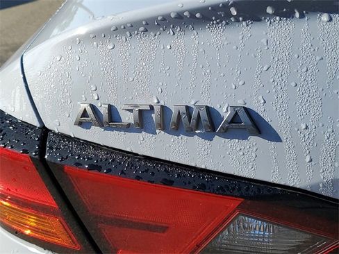 Certified 2025 Nissan Altima 2.5 SR image 6