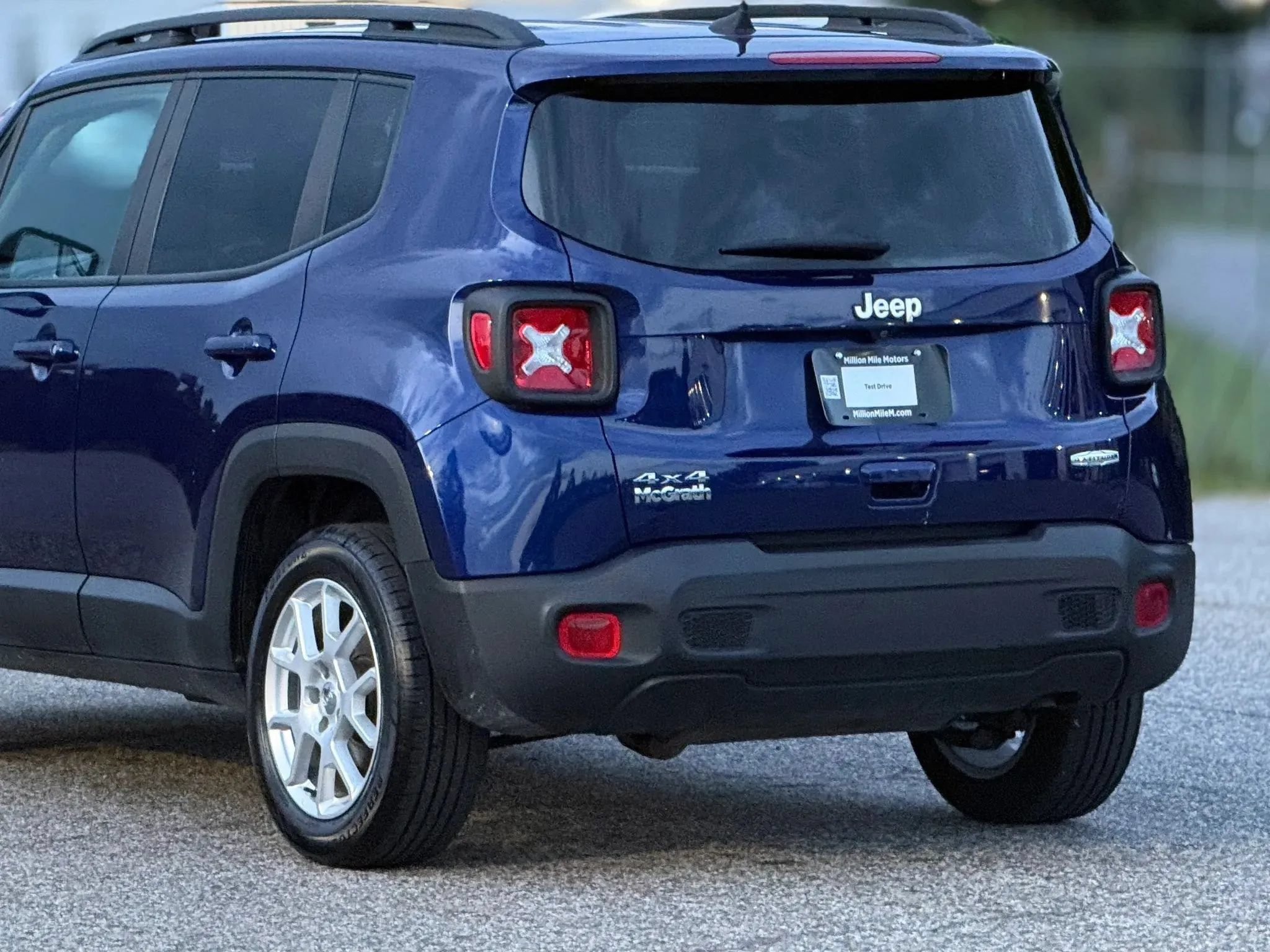Used 2020 Jeep Renegade Latitude w/ Cold Weather Group AWD/4WD image 16