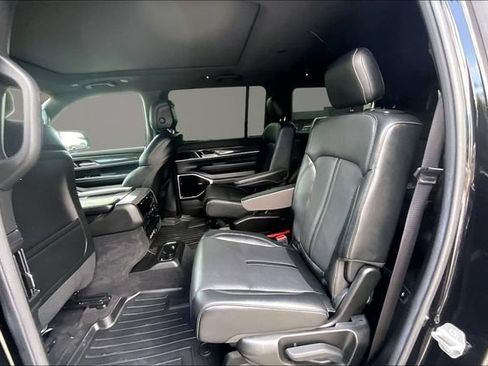 Used 2022 Jeep Wagoneer Series III w/ Premium Group I AWD/4WD image 23