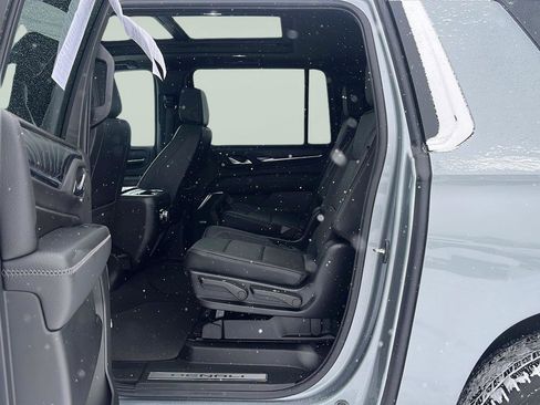 Used 2024 GMC Yukon XL Denali image 27