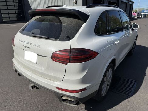 Used 2017 Porsche Cayenne AWD/4WD image 3
